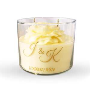 Vela Artesanal Personalizada con Flor &ndash; Recuerdo Elegante